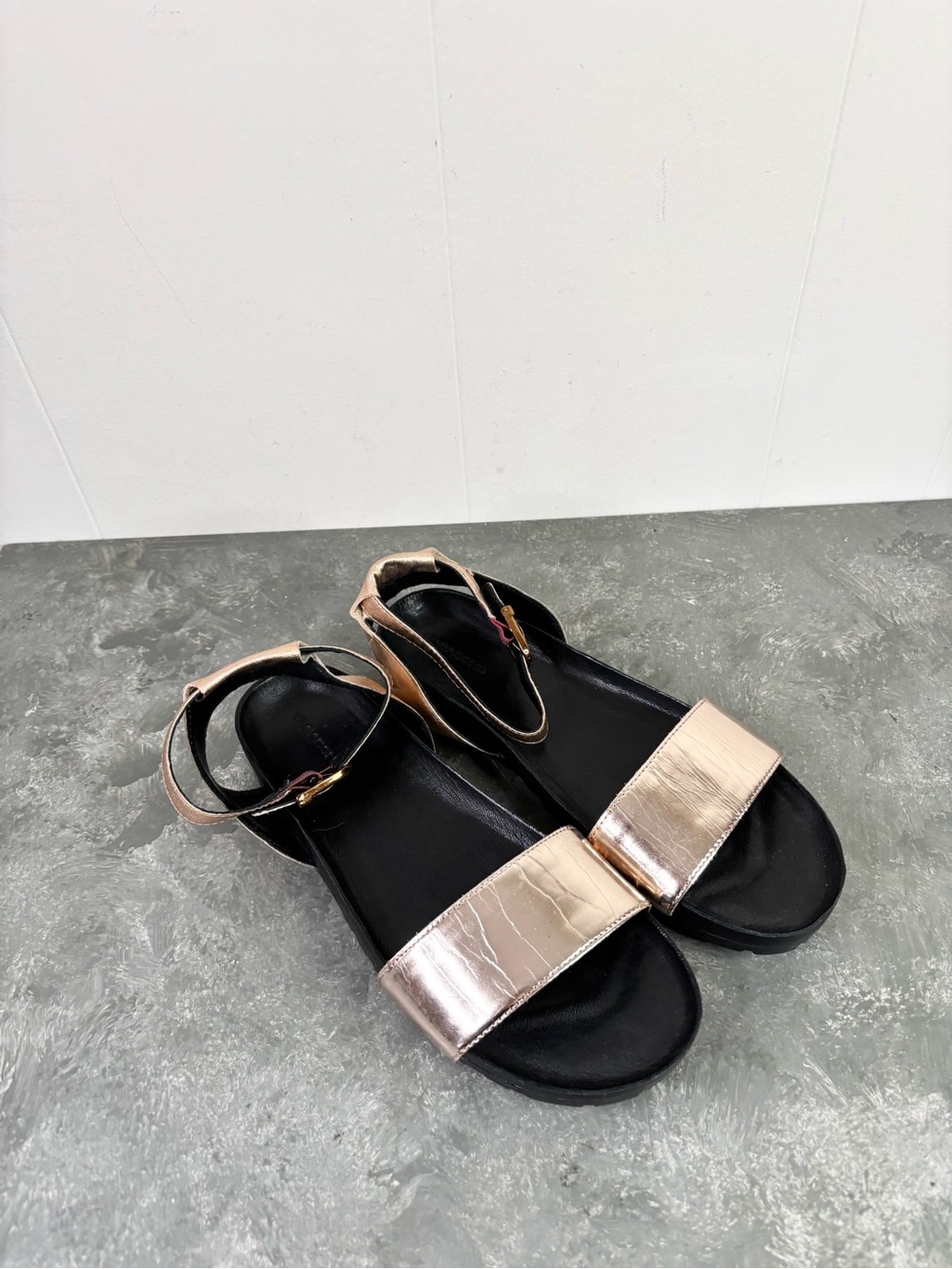 Vagabond leather black chunky sole trendy sandals metallic strap sz EU 38/ US 8